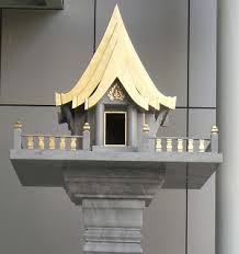 ศาลพระภูมิmodern ขนาด ฐานกว้าง 89 ยาว 89 สูง 210 เซนติเมตร