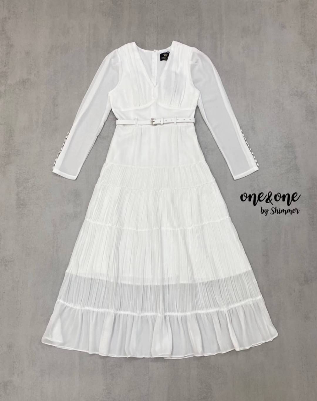 One&One Detail : แม็กซี่เดรสเนื้อผ้าชิฟฟอนช่วงกระโปรงตัดต่อแพทเทิร์นเป็นชั้นๆ ด้วยชิฟฟอนอัดพลีท ปลายแขนตกแต่งด้วยกระดุมปั้ม งานมีซับในซิปหลังพร้อมเข็มขัด ลุคนี้ใส่ทำบุญช่วงเข้าพรรษาสวยหวานแน่นอนค่า