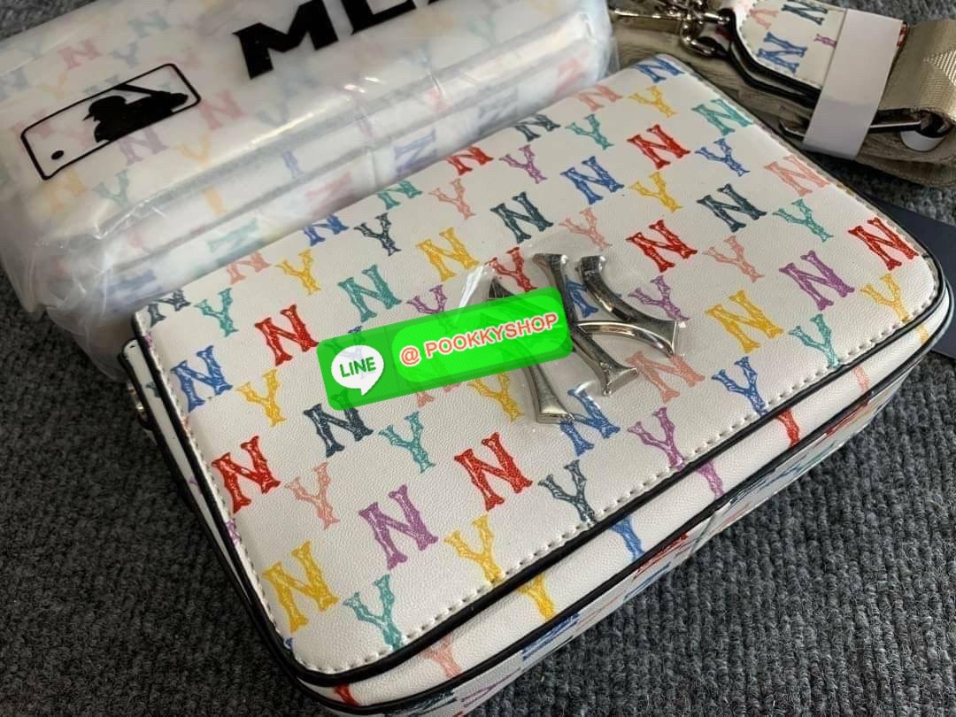 🔥รอบนี้ราคาดีกว่าเดิม🔥พร้อมส่งรอบนี้ราคาดีสุดๆในไอจี3000+‼️ 🎉MLB NY แท้💯 กระเป๋าสะพายข้าง ทรงสวยดีเทลเก๋ โลโก้NYบนกระเป๋าเป็นสแตนเลสอย่างดี งานสวยมากๆค่ะ ลายเก๋สุดๆสายปรับได้ตามระดับค่ะรุ่นนี้ไม่มีไม่ได้แล้วน๊า ป้ายแท็กในตั