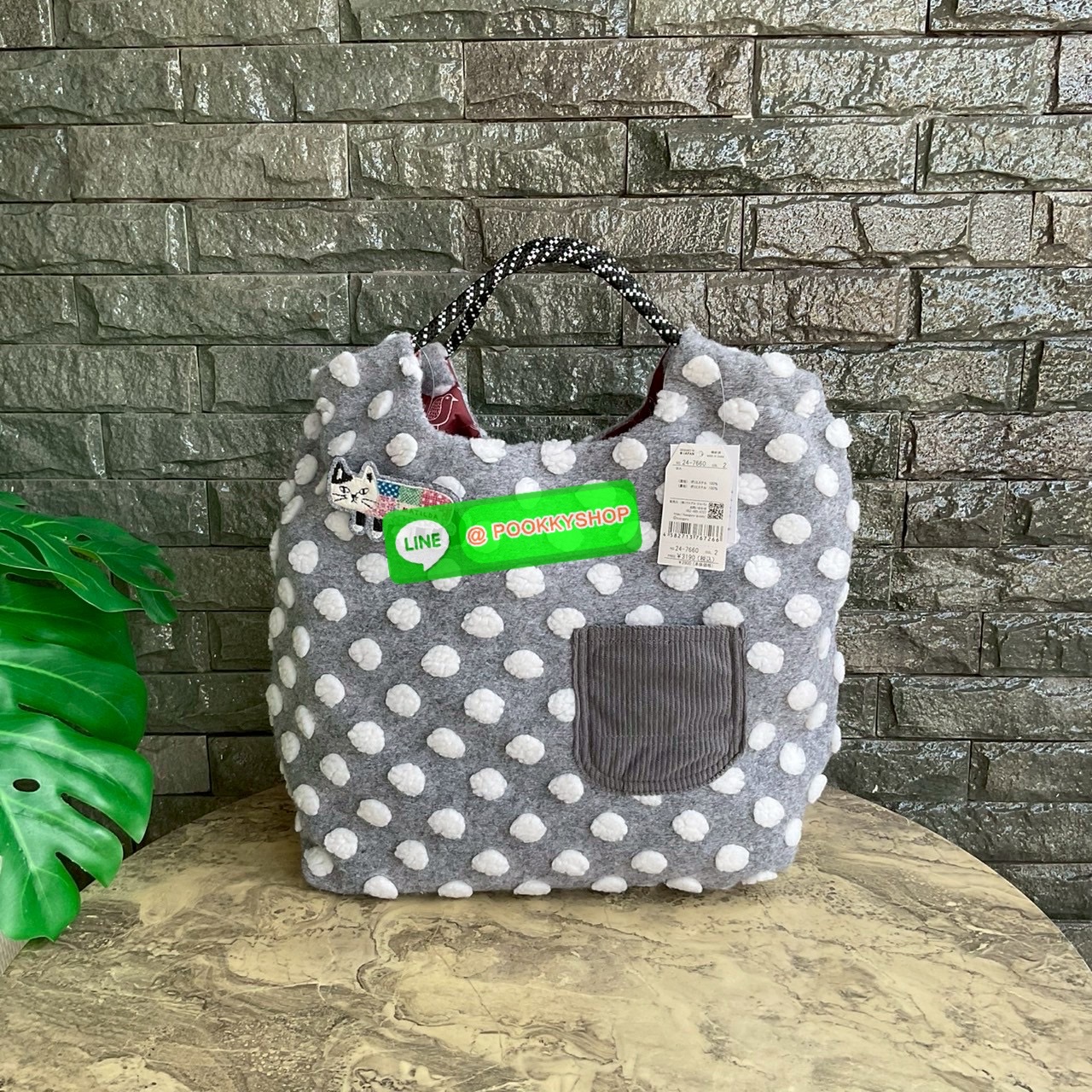 Japanese Kusuguru Woolen Polka Dot Cat Brooch Handbag Hand Bag Can Be Worn on One Shoulder Shopping Bag Work Clothing กระเป๋าถือลายจุดแมว Kusuguru ขนสัตว์ญี่ปุ่น ผิวสัมผัสจับนุ่มมือ 💕 แถมฟรีเข็มกลัดรูปแมว