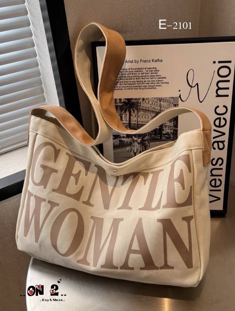 กระเป๋าผ้าแคนวาสนิ่ม Gentlewoman เป็นกระเป๋าผ้าStreet Fashion มีซิปและกะดุมปิดใช้งานได้ทุกวันเบาสบายสายยาวใบใหญ่จุใจค่ะ