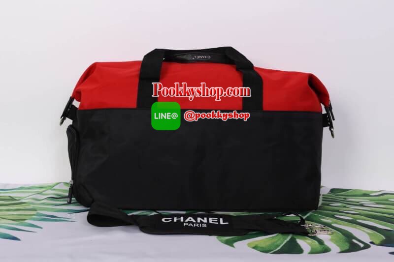 Chanel Authentic VIP Gift Bag Duffle Gym Travel -สินค้าเป็นของแท้ ใหม่ จากเค้าเตอร์เครื่องสำอาง/ น้ำหอมของแบรนด์- Chanel vip gift bag ของแท้ 100% ใช้เป็นกระเป๋าเดินทาง/ไปฟิตเนส ไปยิม หัวซิปปั้มโลโก้ ด้านในเป็นช่องกว้าง และช่องซิป ฐานกระเป๋ามีช่องแยกใต้กระ