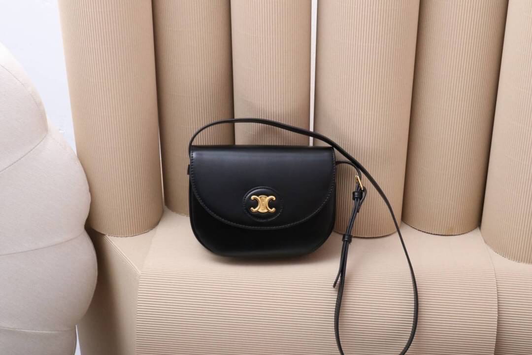 (N)(E)(W) 💥ซีรีน Lisa ปังสุดตอนนี้ ทรงใหม่ล่าสุด มาแรงมาก งานเกรดพรีเมี่ยม สวยทุกจุด น้ำหนักกำลังดีขนาด ใส่ของได้จุเลย ทรงนี้ต้องมี