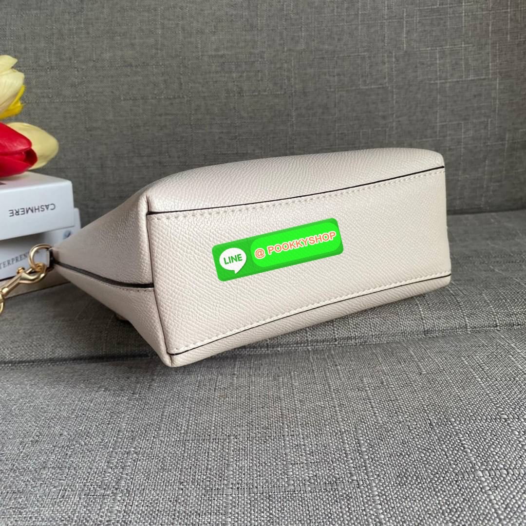 Coach Mini Gallery Crossbody With Stripe Heart Print (coach ca793) กระเป๋าสะพายข้าง เทรนรุ่นเล็กมาแรงวัสดุหนังแท้ทั้งใบ เปิดปิดด้วยซิป มีช่องใส่บัตรเครดิต 2 ช่อง ซับในผ้า สายสะพายถอดได้ สามารถสะพายข้างหรือสะพายไหล่ได้