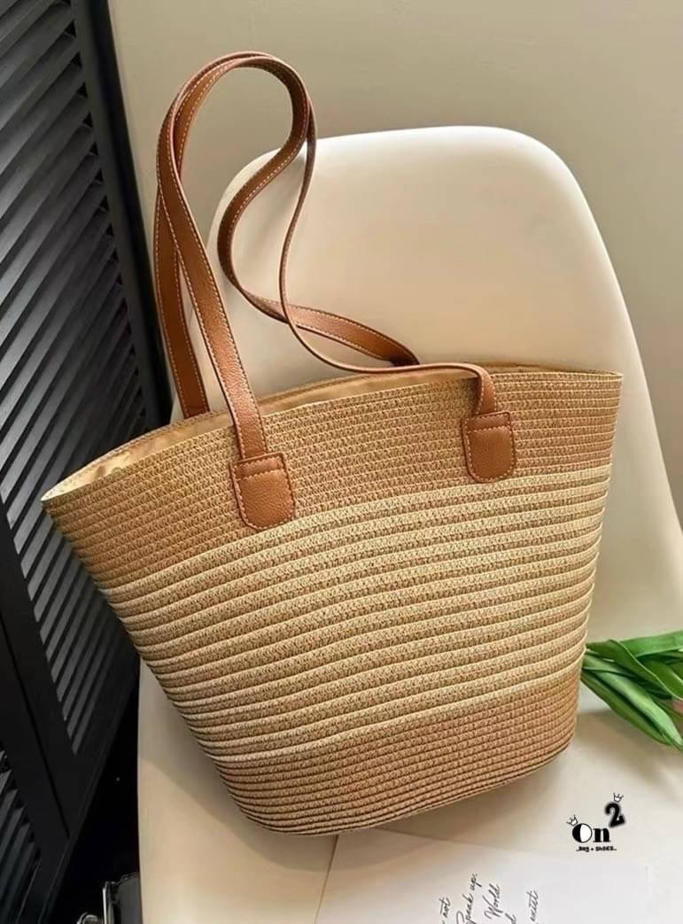 กระเป๋าสานทรงช้อปปิ้งสะพายไหล่ ผ้าทอสายหนัง งาน แฟชั่น street wear สวยเก๋ ใส่ได้ครบทุกสิ่งอย่าง พร้อมส่งสี วัสดุดีเกรดทนทานค่ะ