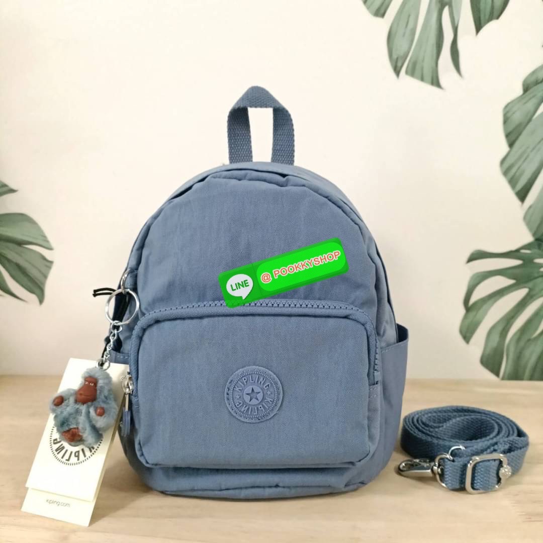 KIPLING Basic Mini Backpack กระเป๋าเป้ใบเล็กกระทัดรัด ขนาดมินิ วัสดุ Nylon + ซับใน Polyester มีหูหิ้ว สามารถสะพายข้าง หรือ สะพายหลังได้ -ช่องซิปหน้า -ด้านข้างมีช่องของเล็กน้อย หรือ ใส่ขวดน้ำใบเล็กทั้ง 2 ด้าน -ซิปหลัก โล่งกว้าง มีสายคล้องพวงกุญแจ พร้อมช่อง