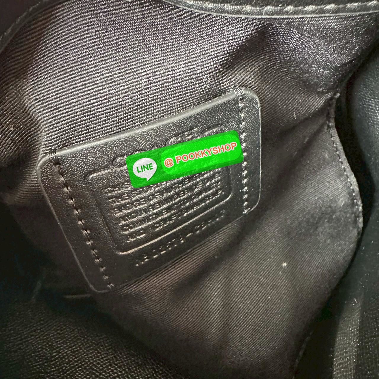 Coach Roan Bucket Bag Signature Canvas CBH07 กระเป๋าทรงบัคเก็ตใบเก๋ ดีไซน์คลาสสิก ลายซิกเนเจอร์สุดฮิต ใส่ได้ทุกโอกาส มาพร้อมสายสะพายปรับได้ ถอดได้ ใช้งานได้ทั้งสะพายไหล่ / crossbody / handheld