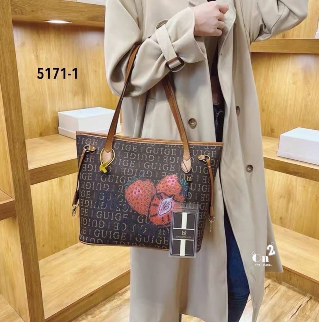 NEW-IN 🤎 Tote bag ทรงนี้จุได้เยอะมากๆค่า ใส่ I Pedได้นะคะ มาใหม่ ลายโมโนแกรมสวยหรู ดูแพงค่ะ👏🏻✨แนะนำสุดๆค้า จุได้เยอะ