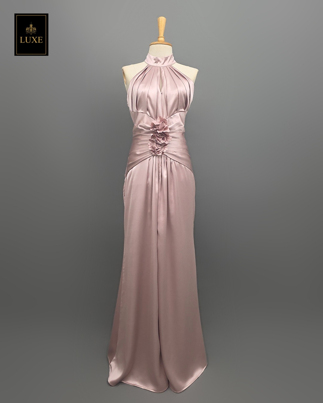 แม็กซี่เดรสเสื้อคอกลมแขนกุด กระโปรงผ่าหน้าขา