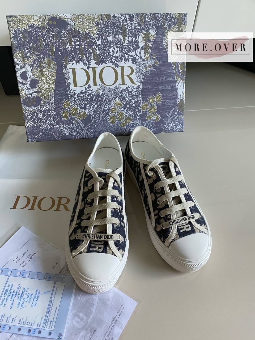 * รองเท้าผ้าใบ CHISTIAN DIOR💙💙 งานพร้อมส่งไม่ต้องรอพรีคะ 💋💋 Brand : CHISTIAN DIOR 🔥🔥🔥 ใครอยากสวยแบบคุณดิว ต้องมี ต้องจัดจ้า การันตีงานสวยมากค่ะ เกรด Hi-end ค่ะรองเท้าผ้าใบ CHISTIAN DIOR งานสวย เกรดพร