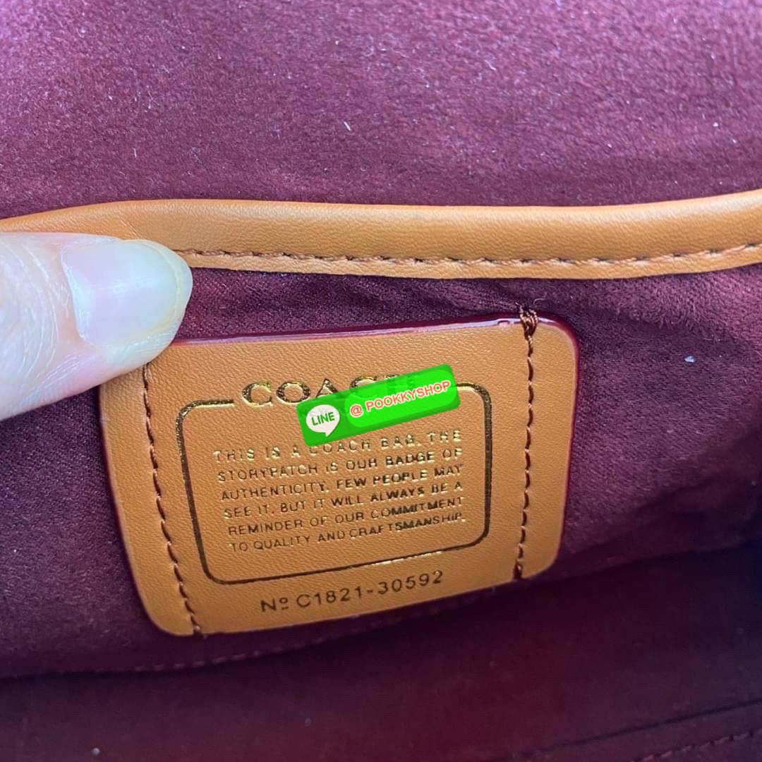 COACH PARKER 18 IN SIGNATURE CANVAS WITH RIVETS (COACH 30592) มาแล้วแม่ รุ่นที่สาวๆเรียกร้องถามหากันบ่อยๆ สุดหรูดูไฮโซมากแม่ ใครได้ไปรับรองหลงรักไม่ผิดหวังคะ วัสดุหนังแท้ สลับหนังแคนวาส รูปทรงสวย ตัวล๊อคกระเป๋าเป็นรูปดอกไม้ด้านหน้าที่เป็นเอกลักษณ์ มาพร้อม