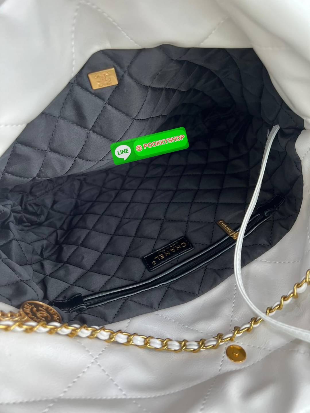 New Arrivals!!! CHANEL BAG VIP GIFT WITH PURCHASE (GWP) พรีเมี่ยมกิ๊ฟสุดหรู วัสดุหนังแกะสังเคราะห์นุ่ม ลื่น มันเงา อะไหล่ทองหรูหรา ไอเท็มมาแรง เกินต้านน ดีเทลเรียบๆแต่หรูหรา ใช้ได้ทุกโอกาศ เปิด-ปิด ด้วยกระดุมแม่เหล็ก ภายในโล่ง มีช่องซิป มาพร้อมใบลูกใส่ตัง