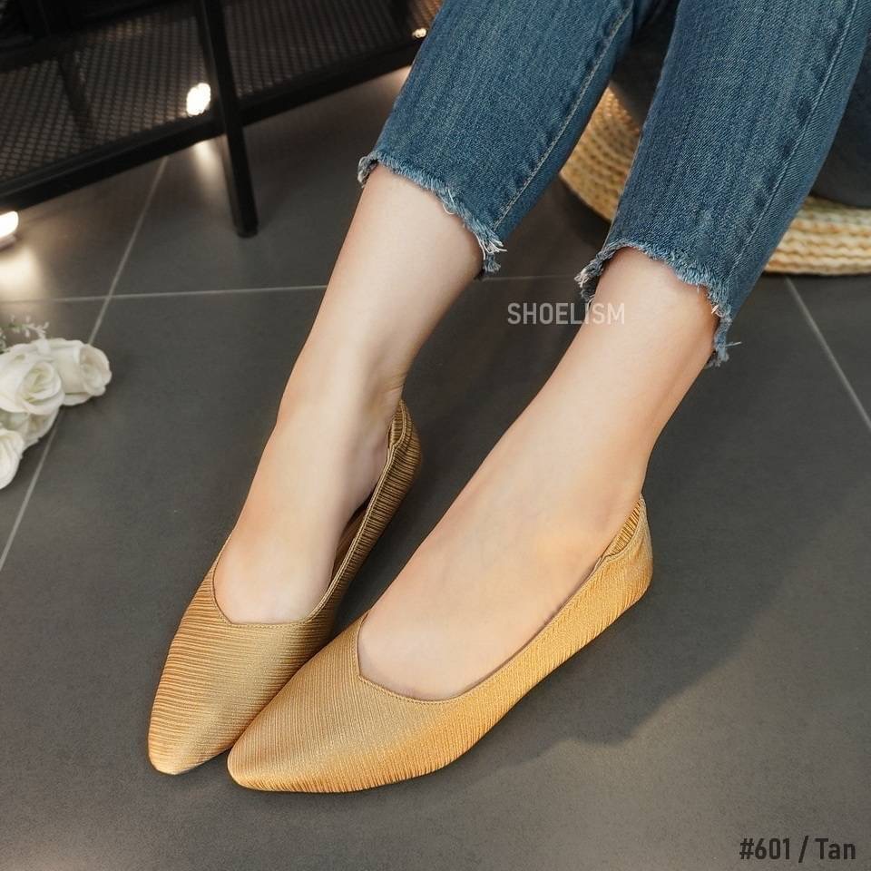 มาใหม่สวยไม่ไหว!! สวยหรู ดูแพง ต้องรุ่นนี้เลย รองเท้าคัชชู ผ้าดีเทลสวยไฮโซมากแม่ ใส่เดินสบายหายห่วงใส่ทำงานก็เป๊ะ ใส่ออกงานก็ปัง ไม่อยากพลาดรีบทักมาเลยน้าาา