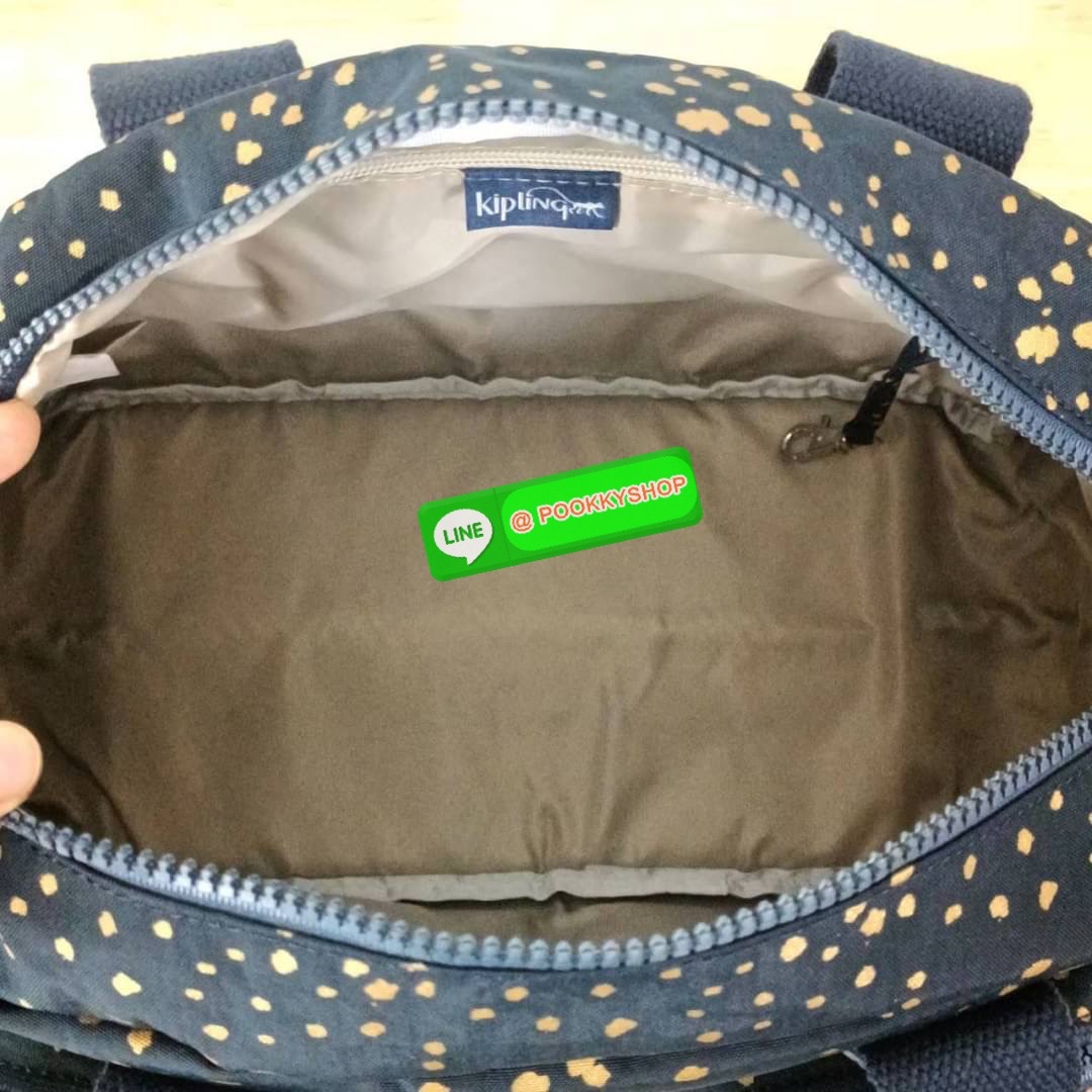 Kipling Women’s Defea Top-Handle Bag (ผ้าหนา) กระเป๋าถือหรือสะพายจาก Kipling วัสดุทำจาก Nylon + Polyester