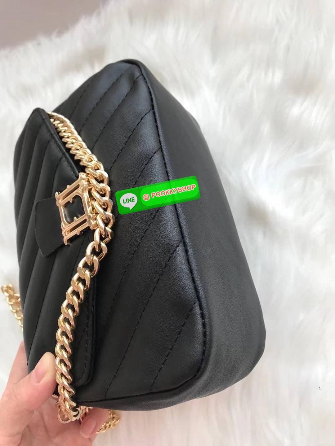 Lyn กระเป๋าทรงน่ารักปุ๊กปิ๊ก สายสะพายโซ่ทอง เปิดปิดด้วยกระดุมแม่เหล็ก ฐานกว้างใส่ของได้เยอะ