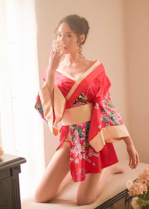 ชุดกิโมโน ซากุระ สีแดง ทอง แต่งสายคาด โบว์สำเร็จรูป สำเนา สำเนา