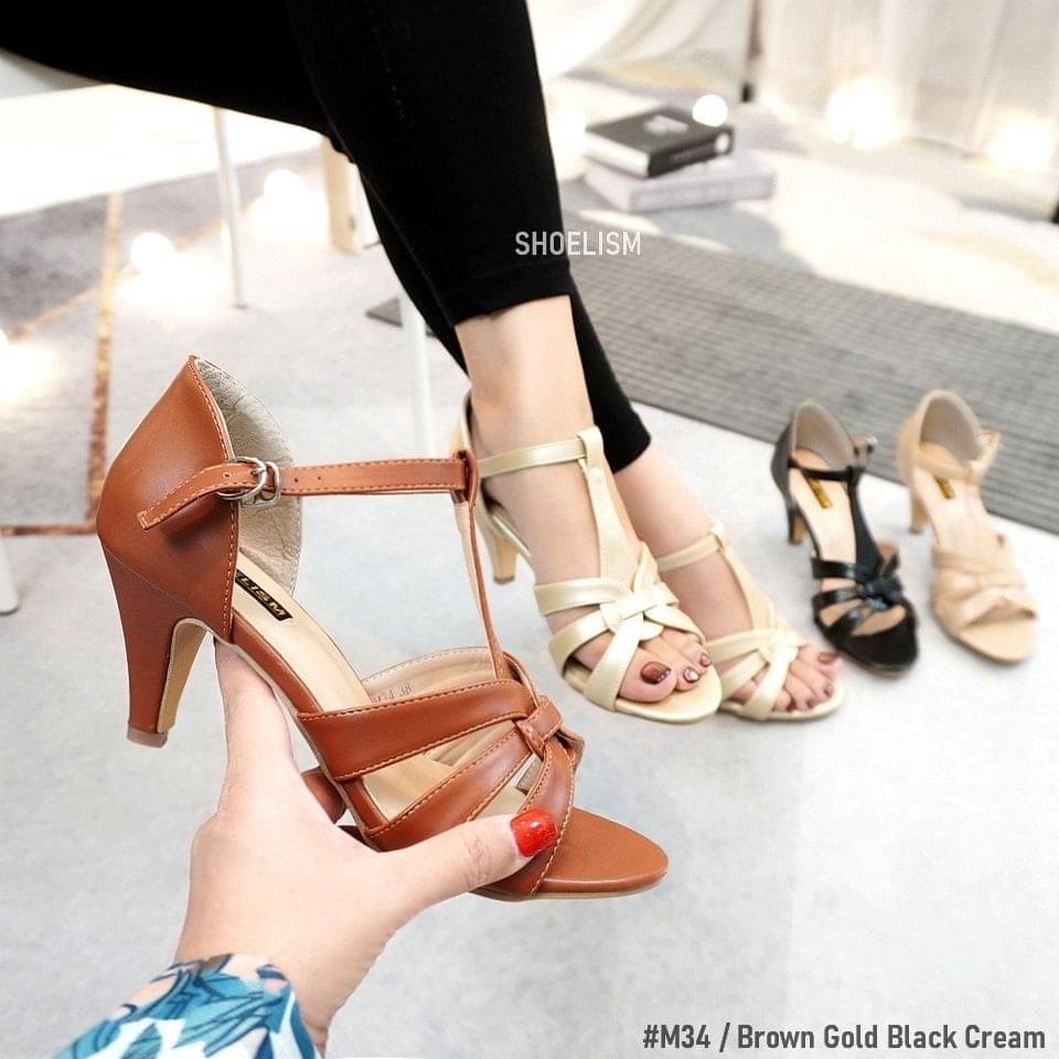 สวย เซ็กซี่ ต้องรุ่นนี้เลย รองเท้าส้นสูง งานสานด้านหน้า โชว์หน้าเท้าเพิ่มความเซ็กซี่ มีซับด้านในไม่กัดเท้าใส่เดินสบาย บอกเลยไม่ควรพลาด