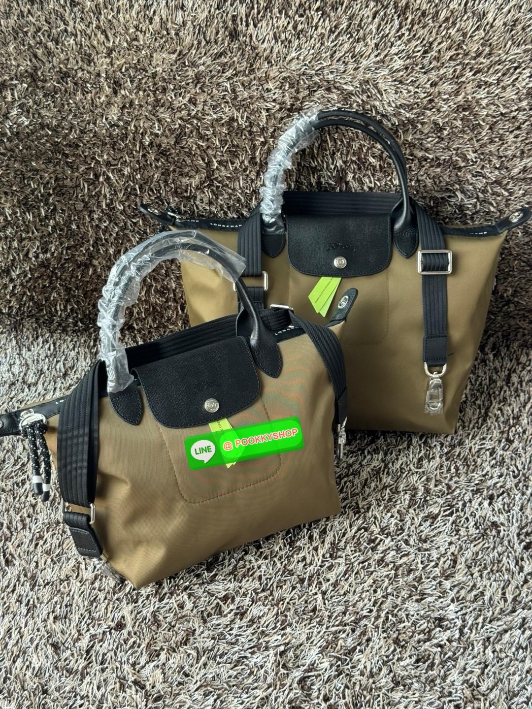 Large Longchamp LE PLIAGE ENERGY L HANDBAG LE PLIAGE รีไซเคิล ECONYLสไตล์สปอร์ต ทันสมัย และใช้งานได้จริง น้ําหนักเบา กระเป๋าใบนี้เป็นเครื่องประดับที่มีเสน่ห์ในอุดมคติที่จะติดตามคุณในทุกกิจกรรมยามเย็นของคุณ มาพร้อมกับสายสะพายไหล่ปรับได้ สามารถพกพาได้ ทั้งแ