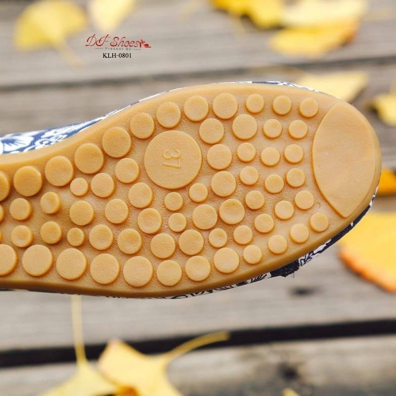 สินค้าพร้อมส่ง รองเท้าคัชชูส้นเตี้ยกี่เพ้าแบบสวม วัสดุผ้าแคนวาส ลายดอกท้อ สวย ใส่แมทง่าย พื้นยางกันลื่น น้ำหนักเบา สวมใส่สบายค่ะ