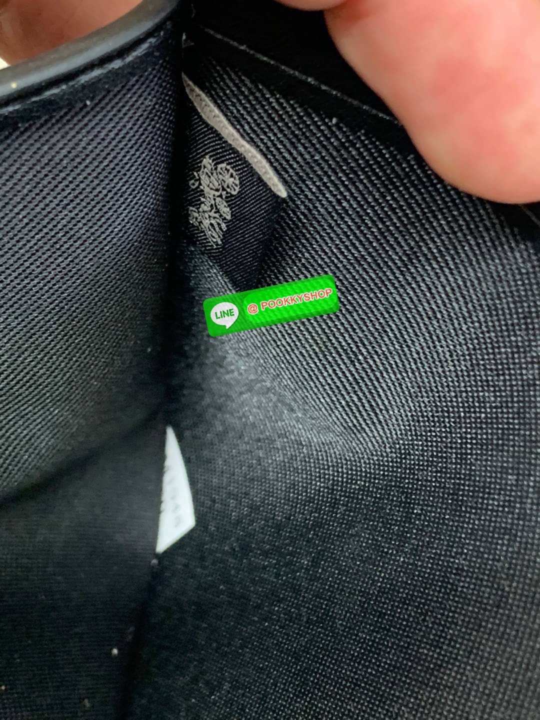 COACHGEORGIE SMALL WALLET IN SIGNATURE ((6791//7250) พร้อมส่ง!! กระเป๋าเงินใบสั้น หนังแท้ชั้นดีค่ะ! 🌈ด้านหน้าสวยหรูด้วยอะไหล่โลโก้แบรนด์ พร้อมเป็นช่องกระดุมสำหรับใส่เหรียญและช่องเสียบบัตรหนึ่งช่องนะคะ