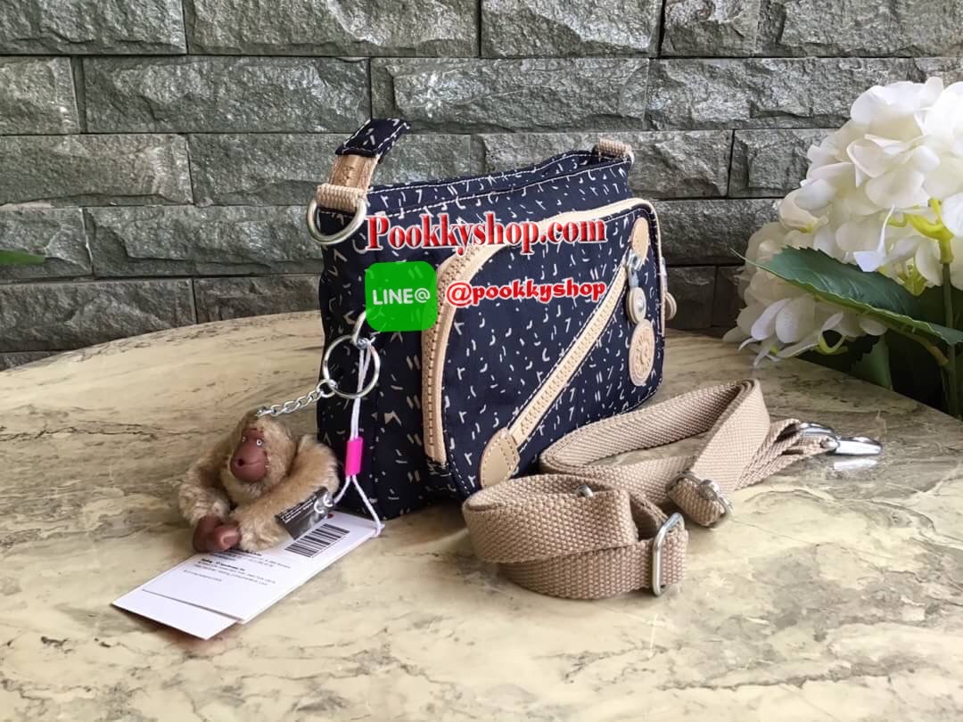 Kipling milos crossbody bag (K13696) กระเป๋าสะพายข้าง crossbody ขนาดกำลังดี มี 2 สาย สายสะพายสั้น ถือเป็นทรงพอรช์(pochette)ถอดเปลี่ยนสลับกับสายยาวได้ มีช่องซิปใช้งาน3ช่อง 2ช่องใหญ่ภายในมีเล็กแยกเป็นสัดส่วน ใส่มินิไอแพค กระเป๋าสตางค์ยาวได้ ด้านหน้ามีช่องซิ