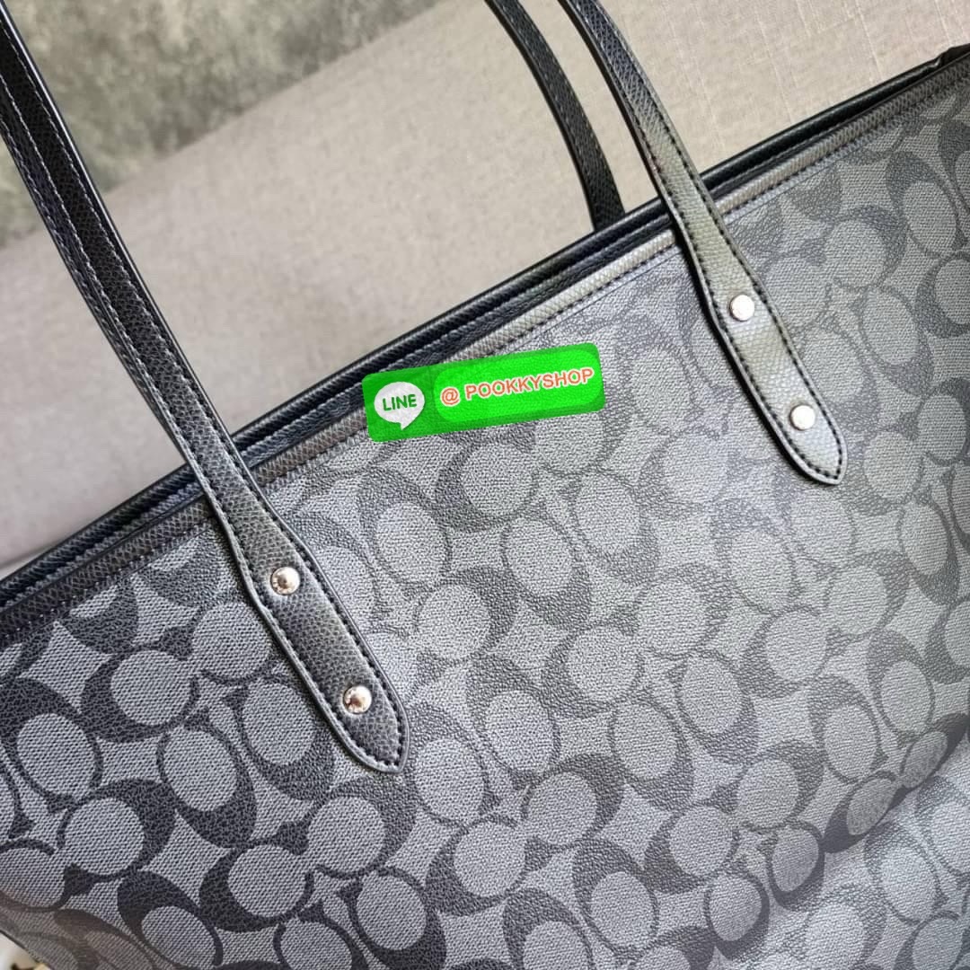 COACH CITY ZIP TOTE IN SIGNATURE COATED CANVAS (COACH F36876) กระเป๋าสะพายทรงช้อปปิ้ง ทรงสวย ทรงยอดนิยมใบใหญ่ยุของได้เยอะ หนังcanvas ลาย C Signature สายหนังแท้ สะพายขึ้นไหล่ได้สวย ใบใหญ่ ใช้งานง่าย มีซิปปิดด้านบน มีผ้าบุด้านใน มีช่องซิป