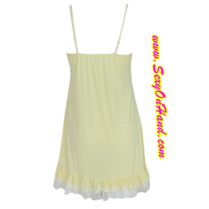 ชุดนอน สายเดี่ยว ผ้าเกรดหรู สีเหลือง แต่งขนฟู เนื้อผ้าSpandex เกรดAAA สีเหลืองอ่อน แต่งขนฟู สีขาว ช่วงอก ปลายแต่งลูกไม้ถัก ชายเล่นระดับเก๋ๆ ไซส์ L