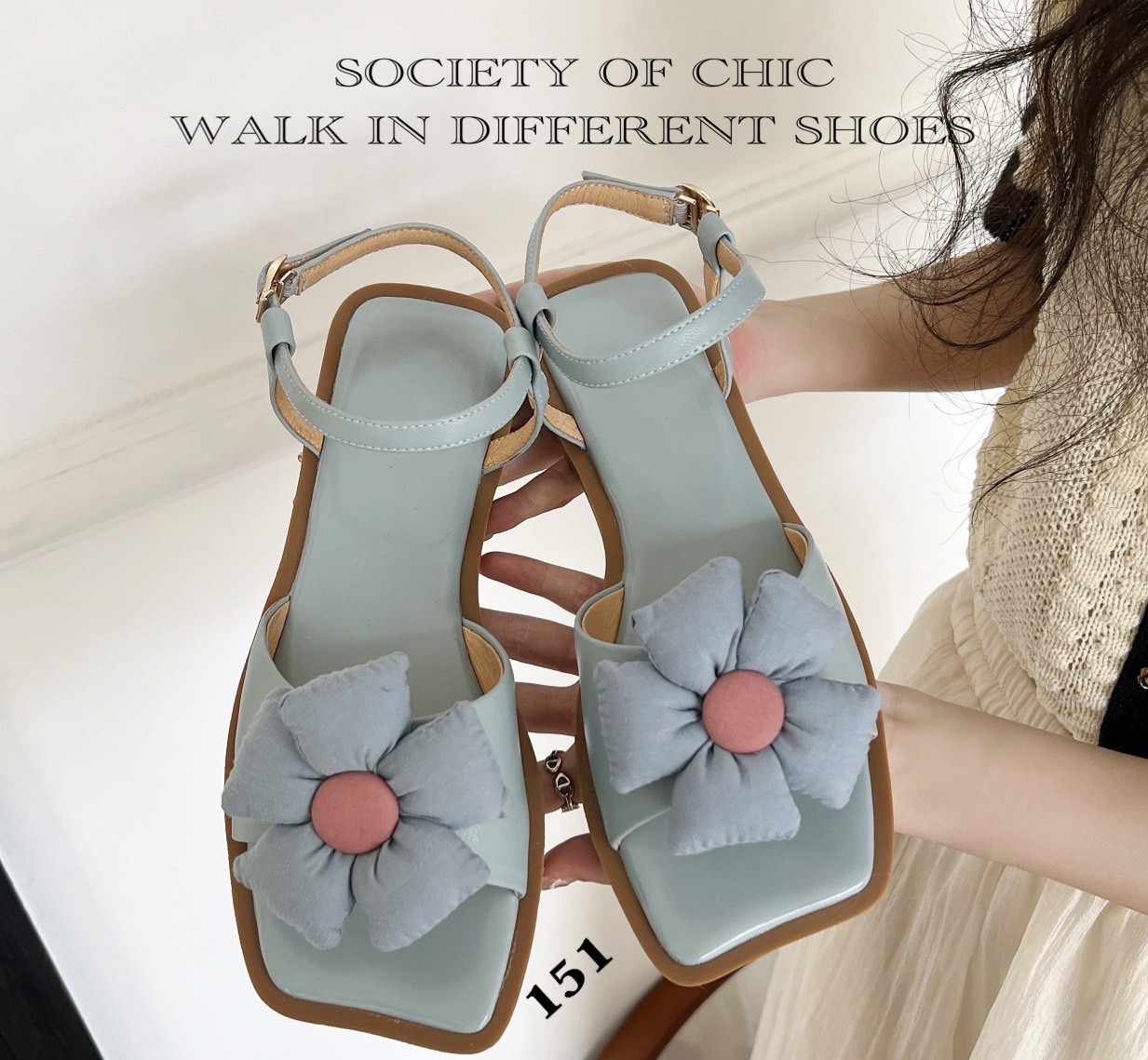 มาเพิ่มค่ะ‼️ รองเท้าแตะรัดส้น หลากสไตล์ ได้ทั้งความสวยและสบาย ที่สำคัญนอกจากดีไซน์น่ารัก สไตล์ลูกคุณหนู ปรับสายคาด ไปหน้า มาหลังได้ตามชอบ รัดส้นเพิ่มความกระขับ ใช้งานได้ตามที่ต้องการ คอมพลีทลุควันหยุดสบายๆ ให้ดูเก๋ไก๋แล้วยังสบายเท้ากว่าเดิม