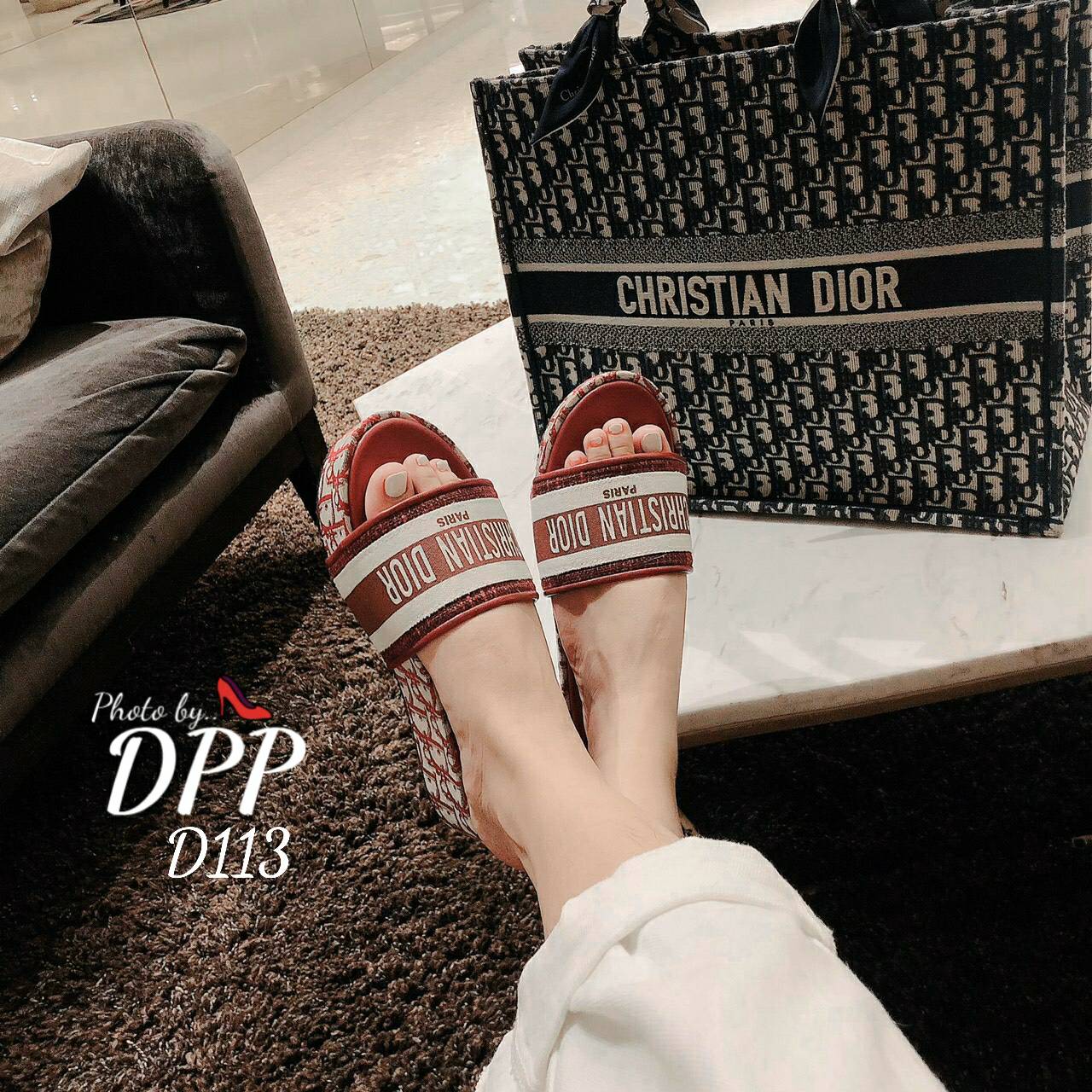 D113 พร้อมส่ง แบบใหม่ก่อนใคร DIOR2019 DWAY SLIDE IN EMBROIDERED COTTON คอเลขชั่นใหม่ปีนี้ เริศมาก ในช้อป ยังมีวางขาย รองเท้าเสริมส้น สวมส้ม พื้นหนา2นิ้ว ใส่เดินสบาย งานเกรดA วัสดุทำจากผ้าลายแบรนด์ดิออ งานตัวจริงสวย หนูหรามาก ใส่กับเสื้อผ้าได้ง่าย