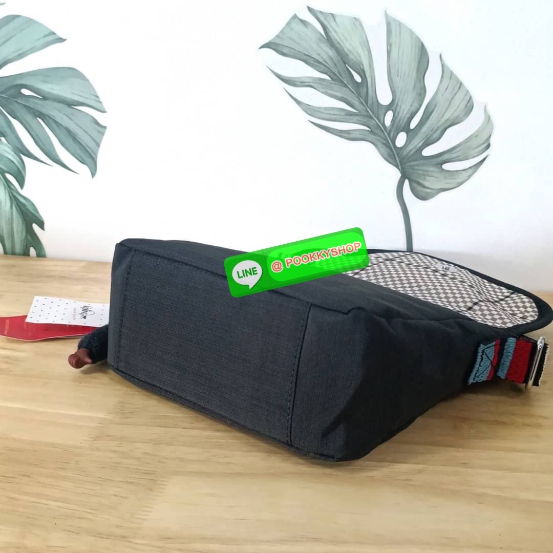 KIPLING SABIAN CROSSBODY MINI BAG กระเป๋าสะพายข้าง วัสดุ Nylon & Polyester 100% ขนาดเล็กกำลังน่ารัก เปิด-ปิดด้วยฝาปิดกระดุมแม่เหล็กและซิปแบรนด์ ด้านในทีแท็กแบรนด์