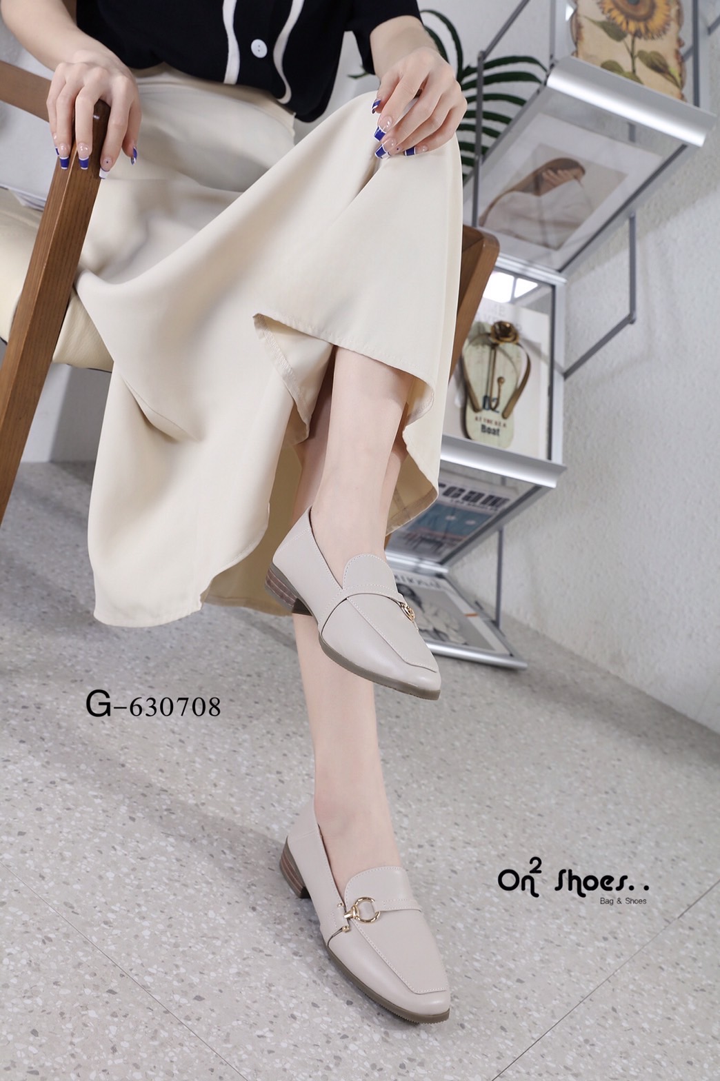 รองเท้าคัชชูทรง Loafers สไตล์แบรนด์หน้าประดับอะไหล่ทองพื้นซัพพอร์ตใส่สบาย มีกันลื่นทรงสวยใส่เข้ากับชุดได้ง่ายทั้งชุดทางการและชุดแฟชั้นอัพชุดสวยใหัดูดีขึ้นด้วยค่ะ