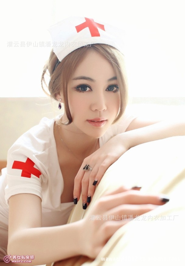 ดคอสเพลย์ พยาบาล แสนสวย ชุดเดรสสั้น เนื้อผ้ายืด คอวีเว้าลึก ด้านหลังแต่งเว้า โชว์ความเซ็กซี่ บาดใจสุดๆค่า+G-string +คาดผมพยาบาล +ถุงน่องตาข่ายเขุ้าชุดคะนางพยาบาล สีขาว