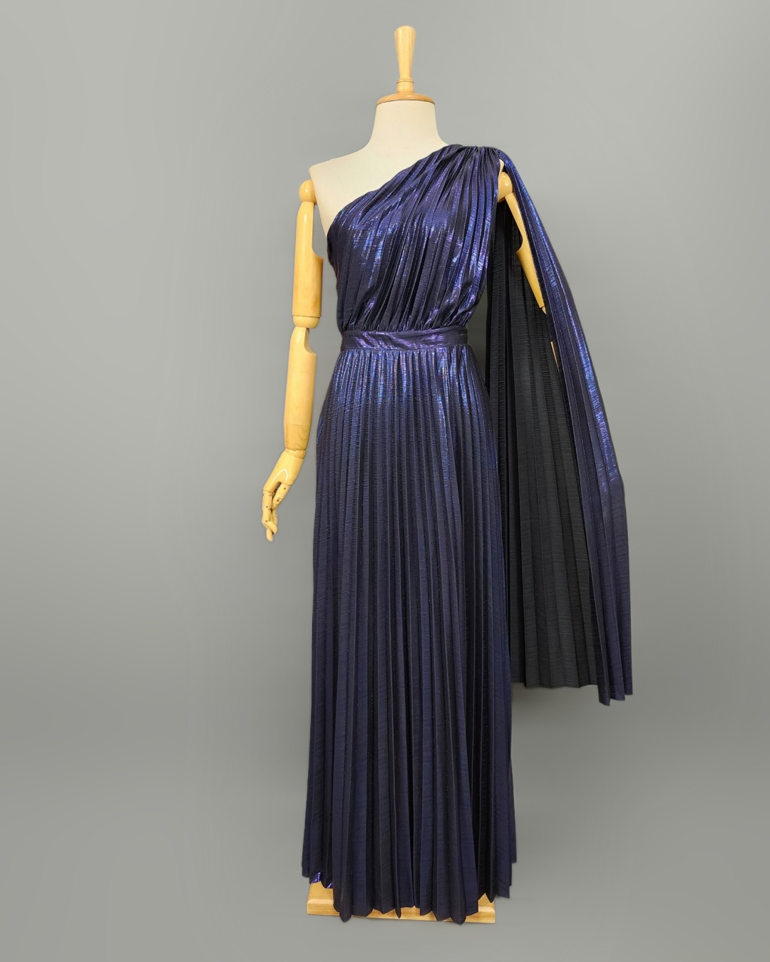 เดรสแฟชั่น แม็กซี่เดรสเสื้อไหล่เดียว ดีเทลผ่าแขนเสื้อด้านใน