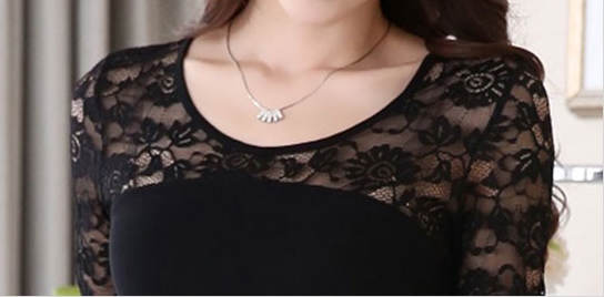 เสื้อยืดแขนยาวสีดำ แต่งผ้าลูกไม้ซีทรู ช่วงไหล่ เนื้อผ้า ยืดและลูกไม้เกรดหรู