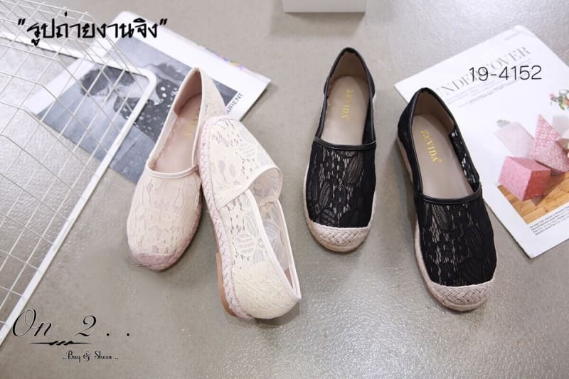 Valentino lace flat shoes งาน Hot item กันเลยจ้าคู่นี้คัชชูลูกไม้ สไตล์วาเรน สวยหวานปนเทห์ งานดีมากลูกสวยเกรดดี แมทช์ง่าย จะใส่กับกระโปรงหรือยีนส์ ก็เป๊ะคะ เป็นอีกคู่ที่สาวๆไม่ควรพลาดนะคะ
