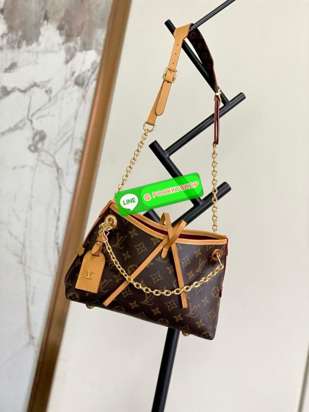 หมดรอบนี้ไม่เข้าแล้วน๊าาราคาดีงาม! LOUIS VUITTON CARRYALL BB BAG((VIP gift ตปท.)) 🔖พร้อมส่ง! ใบกลางกำลังดี พกพาได้ทุกๆวัน ไม่ใหญ่เกินตัวไปค่ะ หนังแท้ หนังนิ่มสวย น้ำหนักเบา! 🔖สายสะพายรุ่นใหม่นี้แบบอะไหล่ทองลายโซ่สวยมากๆ ต่อสายแบบหนังค่ะ