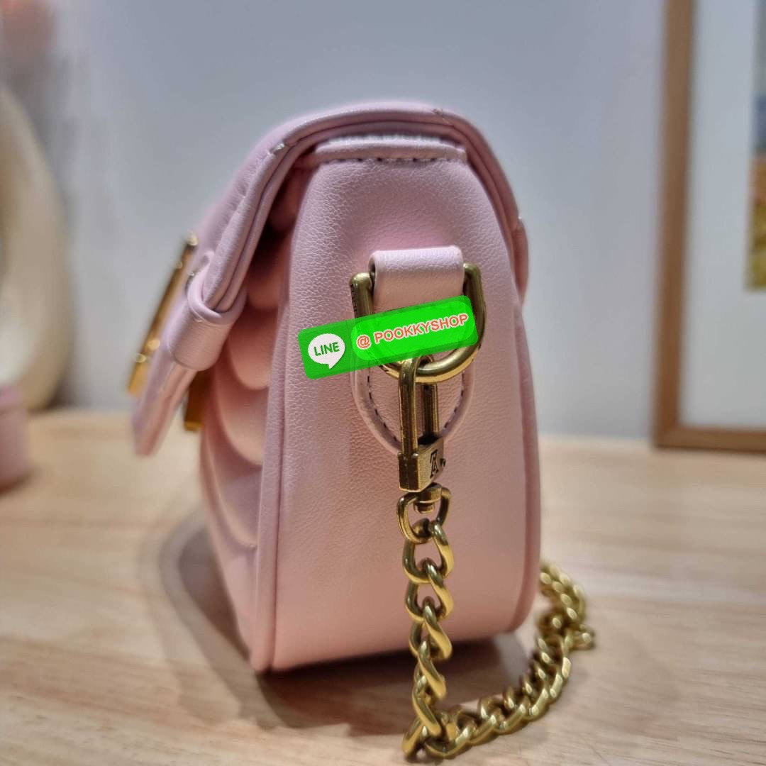 🔆 Model LV new wave pochette multi bag 🔆 Details กระเป๋าสะพายมัลติฟังก์ชั่น พรีเมี่ยมกิ๊ฟสุดหรู คุ้มจาก dutyfree มาพร้อม box set รับรองว่าดีงาม ลูกเล่นคลาสสิคผสานความวินเทจ มีสายสะพายให้ 2 เส้น และกระเป๋าใบลูก เล็กน่ารัก ภายในเป็นช่องโล่ง