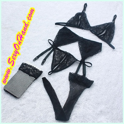 ชุดชั้นใน ชุดบิกินี่ ลูกไม้เซ็กซี่ ซีทรู สีดำ สวยเซ็กซี่ พร้อม จีสตริง +สายรัดถุงน่อง +ถุงน่อง ขอบลูกไม้ พร้อมผ้าปิดปาก แฟนซี ครบเซ็ต