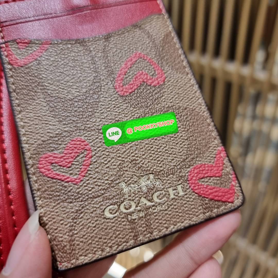 กระเป๋าใส่บัตรคล้องคอ Coach card holder ราคาพิเศษสุดๆ!!! ของหายาก!! ง่ายๆแบบไม่ธรรมดา!! คลาสสิคแต่มีดีเทลโดดเด่น!! กระเป๋าถนอมบัตร พร้อมสายคล้องคอ ดีไซน์ลวดลายสวย ดูดีทุกแบบ ใช้งานง่าย พกพาสะดวก จะใส่บัตรพนักงาน บัตรเครดิต บัตรปชช. ใบขับขี่ และบัตรอื่นๆที