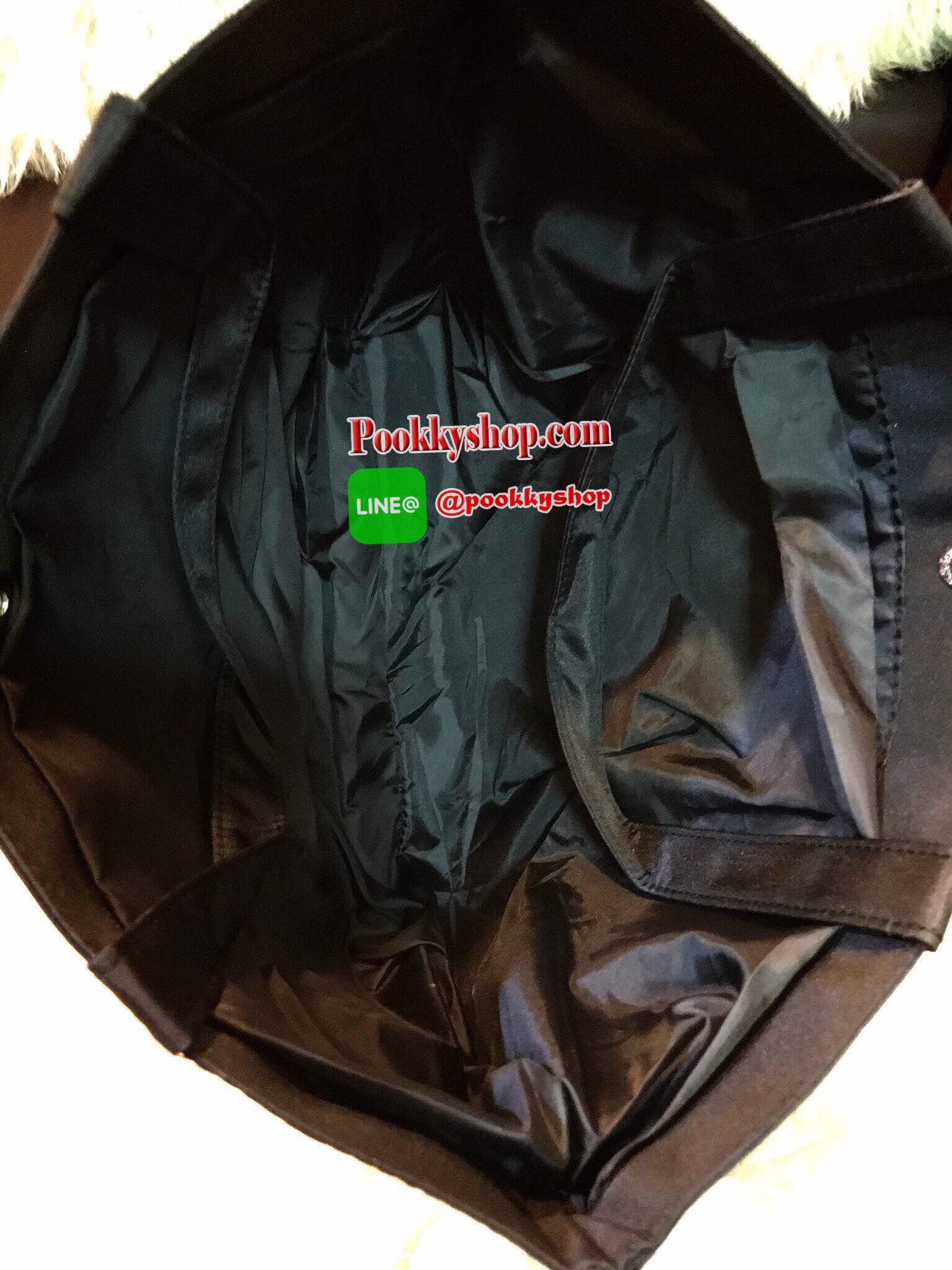 Must Have! Chanel Satin Shopping Bag กระเป๋าสะพายทรง ShoppingBag พรีเมี่ยมกิ้ฟ Limited Edition ของแท้นำเข้าจาก Chanel Perfume Counter ใบใหญ่วัสดุ SATIN ประดับคริสตัลสีดำโลโก้ CC สุดคลาสสิค ซับใน Polyester 100% เปิดปิดด้วยกระดุมแม่เหล็ก น้ำหนักเบา จุสุดๆ ส