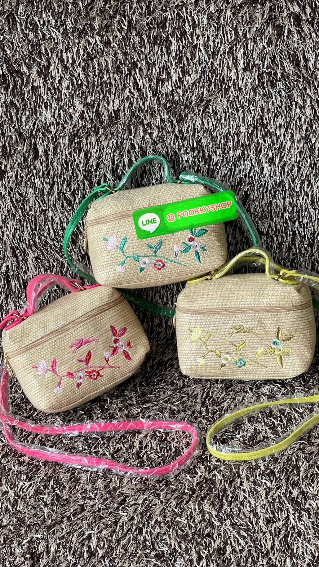 💕 Longchamp vanity xs le panier กระเป๋าสะพายข้างที่ดูเป็นผู้หญิงและไม่คาดฝันใบนี้เป็นเครื่องประดับที่สมบูรณ์แบบในชีวิตประจำวัน มีหูหิ้วและสายสะพาย สามารถถือด้วยมือ สะพายไหล่ หรือสะพายข้างลำตัว Le Pliage เฉลิมฉลองการมาถึงของฤดูร้อนด้วยผ้าใบเอฟเฟกต์