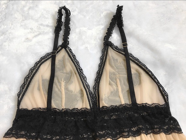 ชุดนอน เดรสซีทรู สีพีชอ่อน แต่งลูกไม้ปักสีดำ งานสวย เนื้อผ้าทิ้งตัว หรูมากคะ