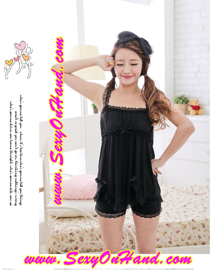 ชุดนอน คุณหนู ชุดนอนกางเกง ชุดนอน สายเดี่ยวแฟชั่น สีดำ เนื้อผ้ายืด เนื้อCotton ผสมสเปนเด็กซ์ (Spandex) อย่างดี แบบชุดน่ารัก ใสๆหวานๆ แต่งเว้าชายพร้อมติดขอบระบาย เนื้อผ้ามีน้ำหนัก ทิ้งตัว นุ่มลื่น สวมใส่เย็นสบาย แบบชุดคุณหนูลุคหวานมากๆเลยคะ