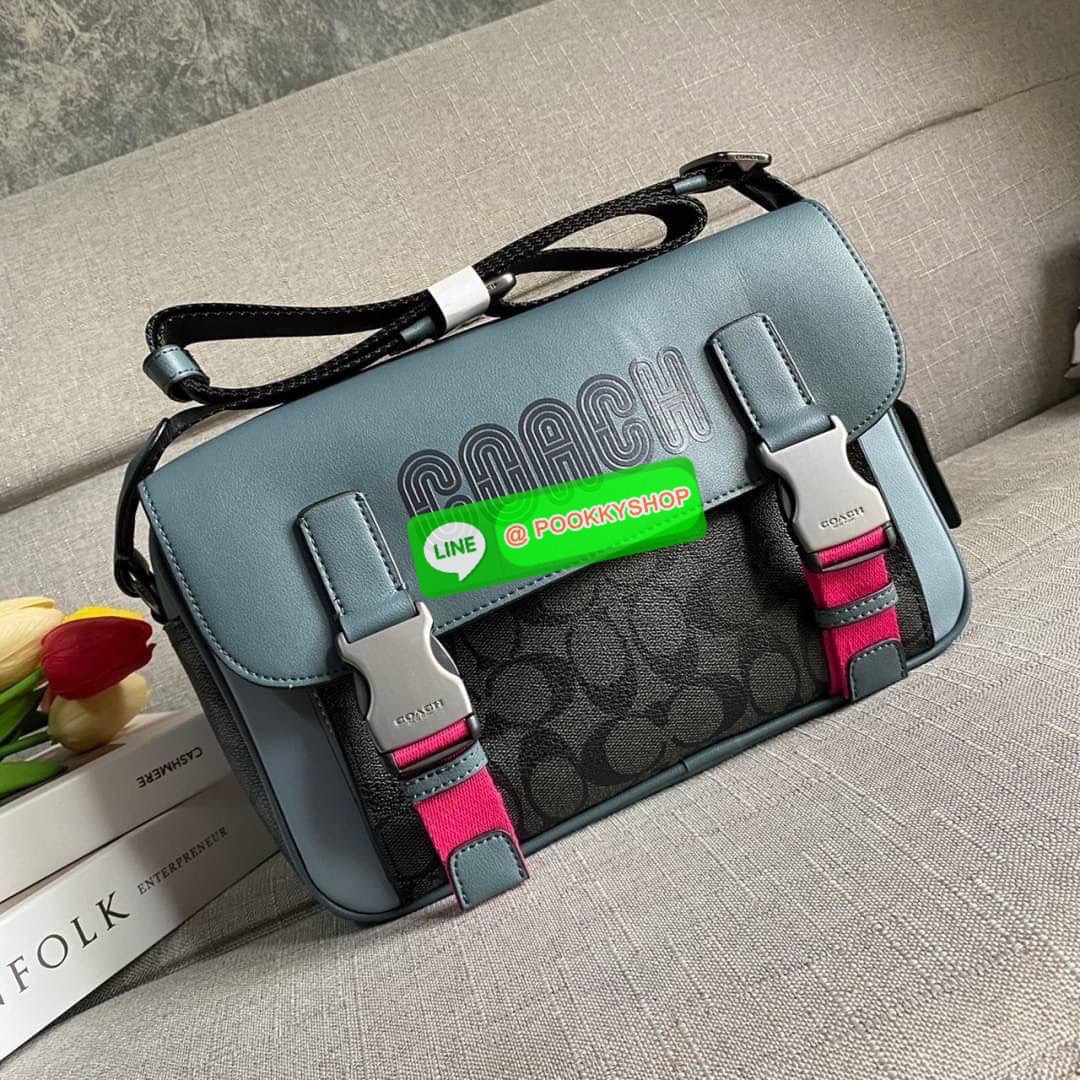 COACH TRACK CROSSBODY IN COLORBLOCK SIGNATURE CANVAS WITH COACH PATCH (C6657) 🛍🛍กระเป๋าสะพายทรงแมสเซ็นเจอร์ ทรงสวยรุ่นที่ต้องมีติดตัวคะหนุ่มๆ จุของได้เยอะมากแบ่งเป็นสัดเป็นส่วน วัสดุหนังแคนวาสสลับหนังแท้ กระเป๋ามีตัว ล็อค มีซิปด้านใน ด้านห