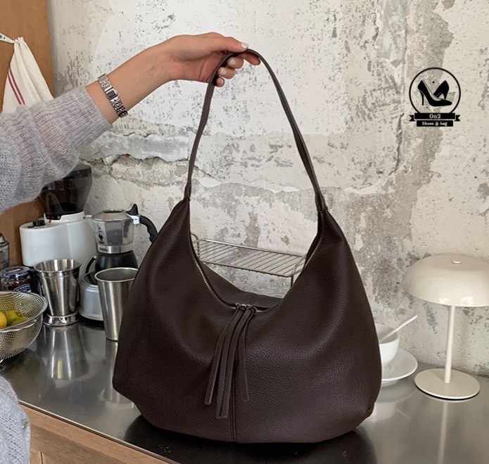 Shopping bag Korea style ▪️กระเป๋าสะพายไหล่ทรงย่าม มีซิปปิดมิดชิด วัสดุเป็นหนังพียูนิ่ม (PU leather) ใบใหญ่ใส่ของได้จุใจ