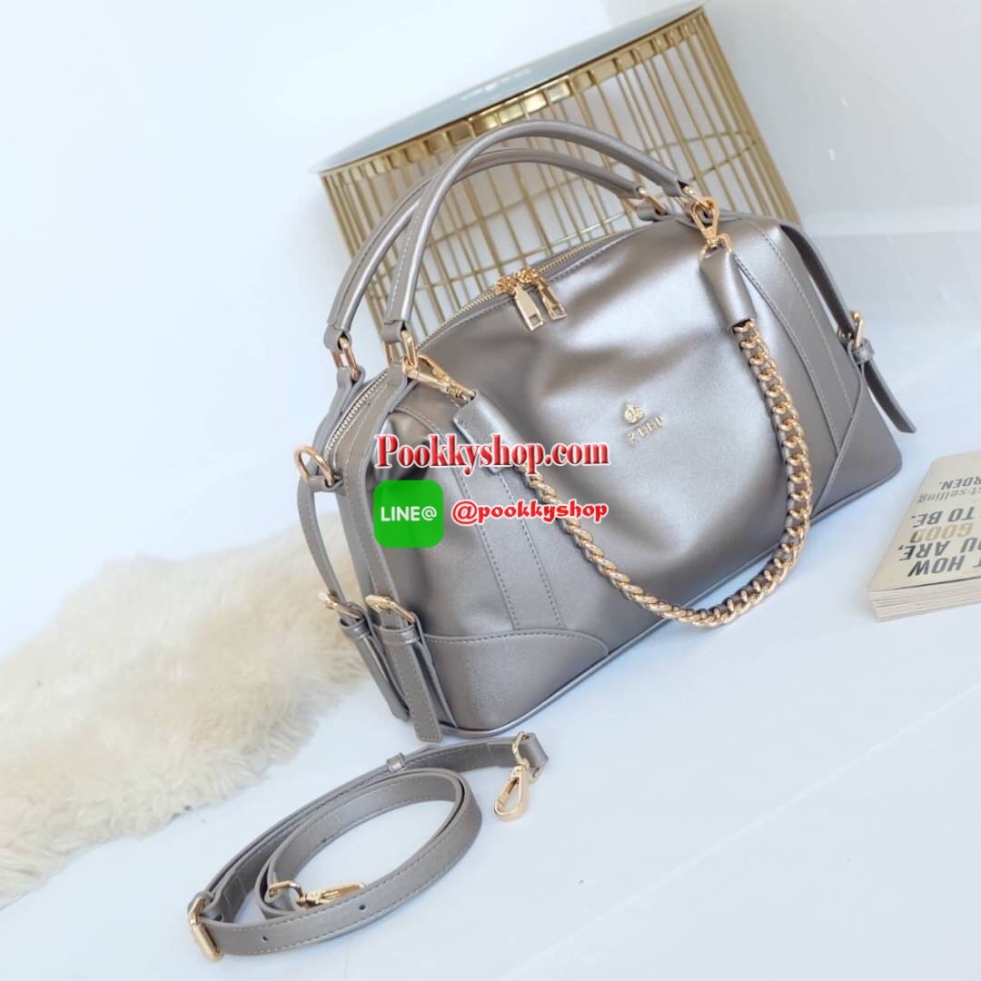 KEEP รุ่น ‘ Ella ‘ bag 📌ทรง Pillow ( ทรงหมอน ) ที่สาวๆ ถามหา กลับมาแล้วค่า พร้อมฟังก์ชันจัดเต็มเหมือนเดิม ใบนี้ Size L นะคะ ใส่ กระเป๋าสตางค์ยาวได้ ใส่ไอแพดได้ ใครต้องการกระเป๋าที่ใช้ได้ทุกวัน ใส่ของครบ แอดมินแนะนำใบนี้เลยค่า สวย คุ้มแน่นอน