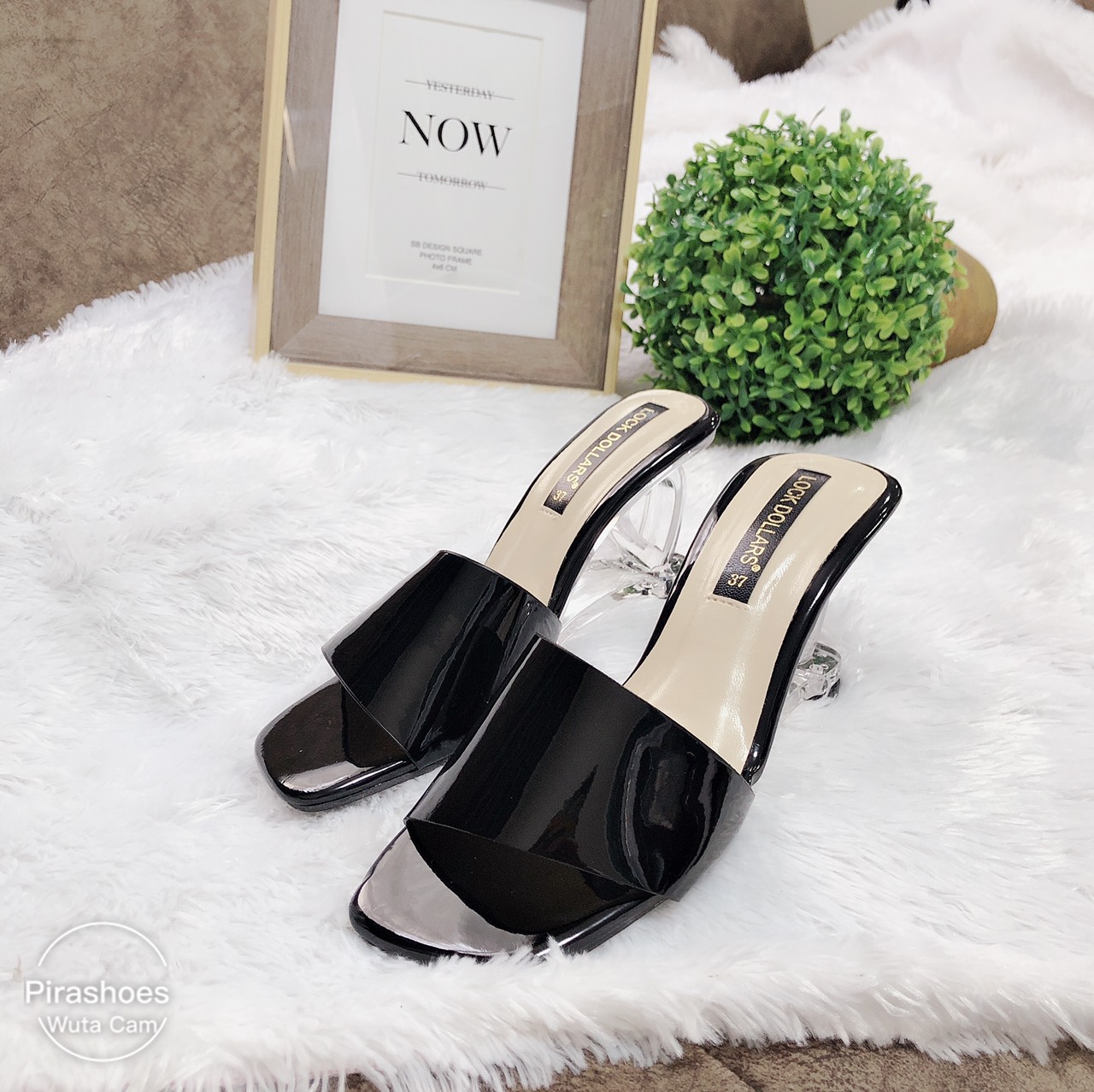 สินค้าขายดีพร้อมส่งค่า รองเท้างานสวยมาแล้วค่า details รองเท้าหน้าสวมแผ่นเฉียงหนังนิ่ม มากค่ะ มาพร้อมส้นหัวใจ ส้นเกร๋ๆไม่สูงมาก ใส่ง่าย 👡เป็นรองเท้า every day look ของสาวๆได้เลยค่า