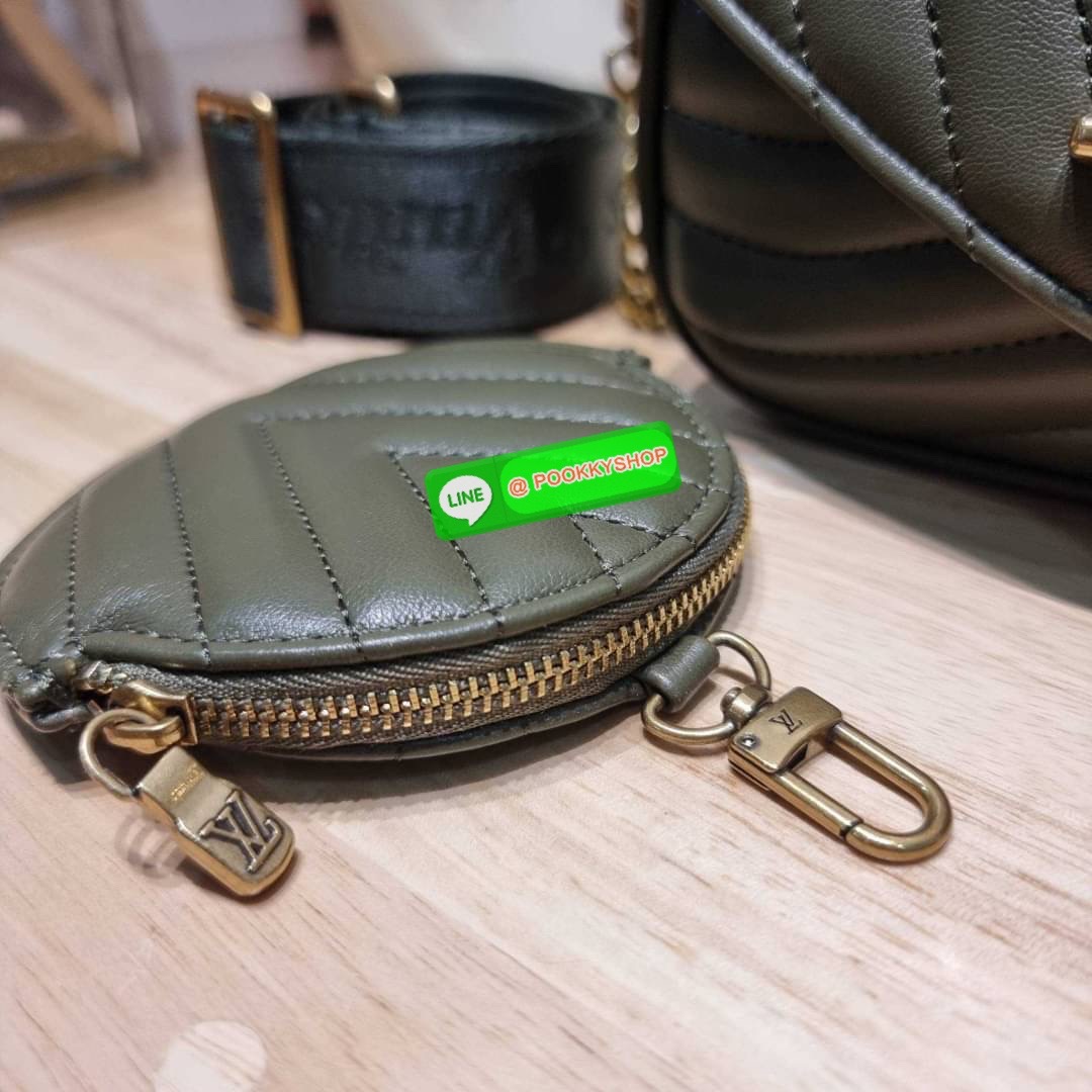 🔆 Model LV new wave pochette multi bag 🔆 Details กระเป๋าสะพายมัลติฟังก์ชั่น พรีเมี่ยมกิ๊ฟสุดหรู คุ้มจาก dutyfree มาพร้อม box set รับรองว่าดีงาม ลูกเล่นคลาสสิคผสานความวินเทจ มีสายสะพายให้ 2 เส้น และกระเป๋าใบลูก เล็กน่ารัก ภายในเป็นช่องโล่ง
