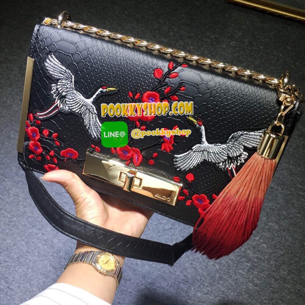 Don't Miss!!! NEW ARRIVAL ALDO Bergantino Cross Body Handbag กระเป๋าถือหรือสะพายรุ่นใหม่ล่าสุดจาก ALDO แบรนด์ดังแคนนาดาดีไซน์สุดชิคน่ารักมุ้งมิ้งปักเลื่อมลายนกกระเรียนสวยสดใส พร้อมห้อยฟู่ฟรุ้งฟริ้ง เปิดปิดด้วยล๊อคบิดอะไหล่ทอง ภายในมีโลโก้ ช่องซิปและช