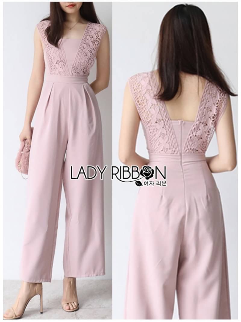 Lady Ribbon's Made Lady Veronica Feminine Chic Lace & Crepe Jumpsuit จัมป์สูทผ้าเครปตกแต่งลูกไม้เรียบๆ ตัวนี้เหมาะกับสาวออฟฟิศแต่งตัวไปทํางานเก๋ๆแบบเฟมินีน หรือจะใส่ไปเที่ยวช่วงวันหยุดก็ดูดีค่ะ ตัวชุดจะเป็นทรงเกาะอก แต่มีสายเป็นผ้าลูกไม้ขึ้นมาจากเอว